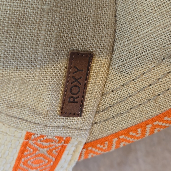 Roxy RARE and Stylish Adjustable Hat - Picture 2 of 11